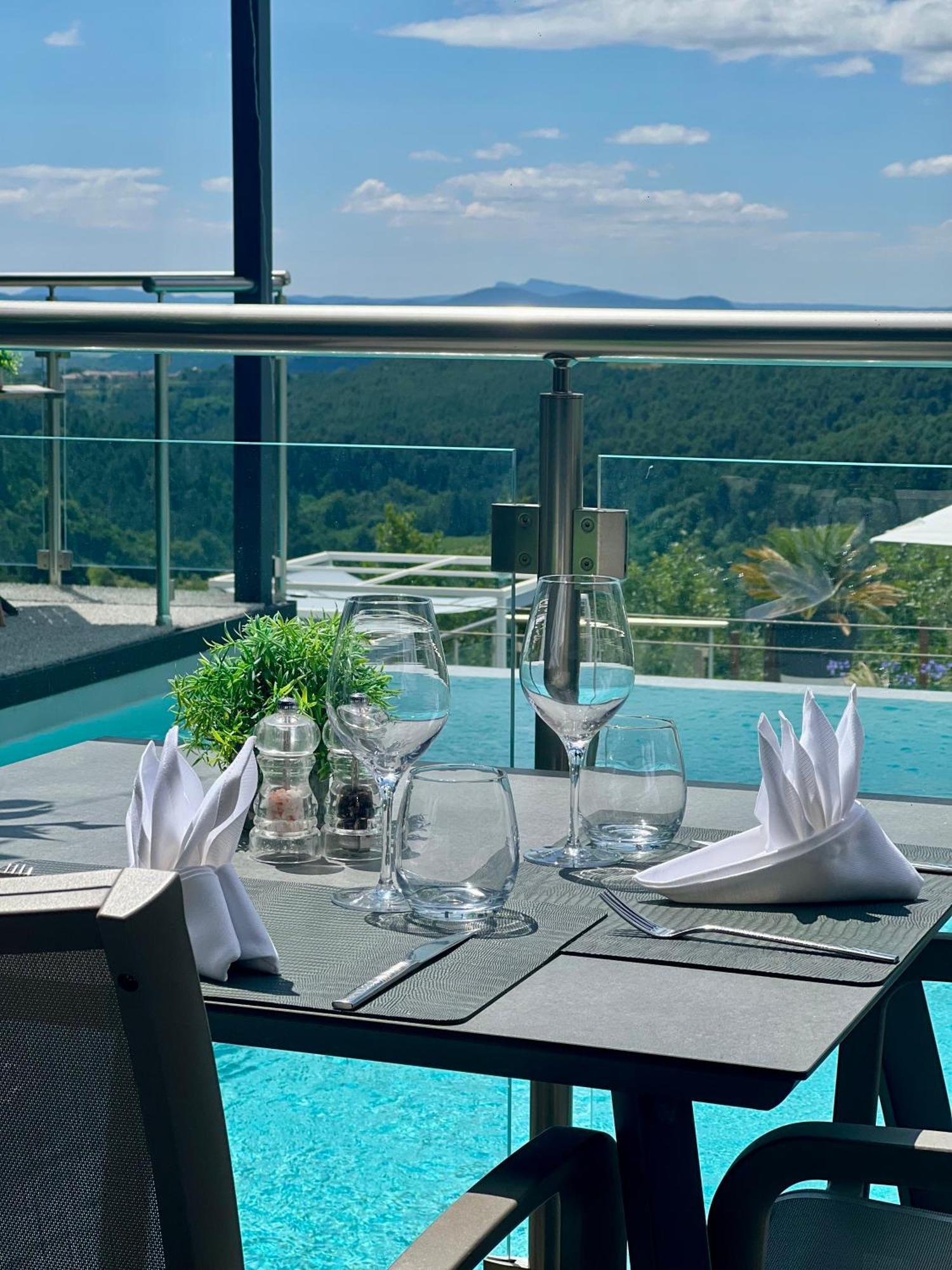 Domaine De Chalveches Hotel Spa 4* Faugeres  外观 照片